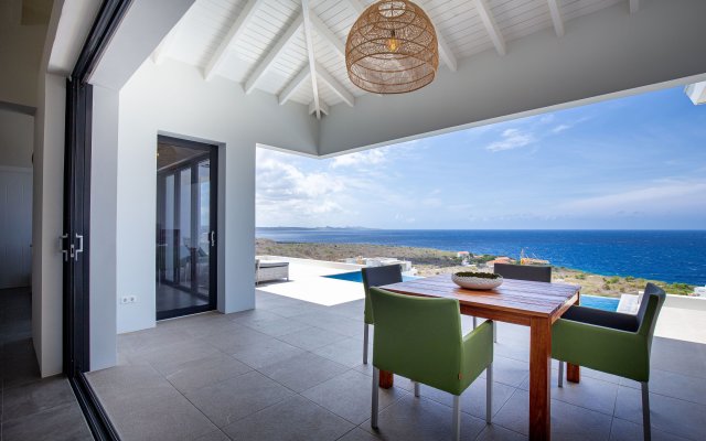270° Ocean View from Private Infinity Pool - Colourful & Modern Villa