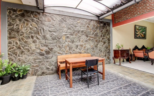 Capital O 93716 Family Guesthouse Syariah