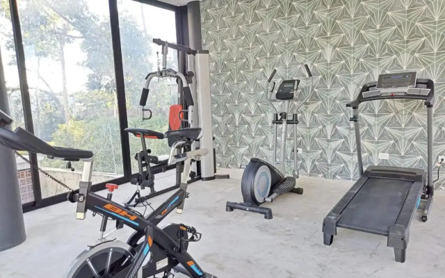 101 Amena Modern 1BR APT w/GYM (10 min to beach)