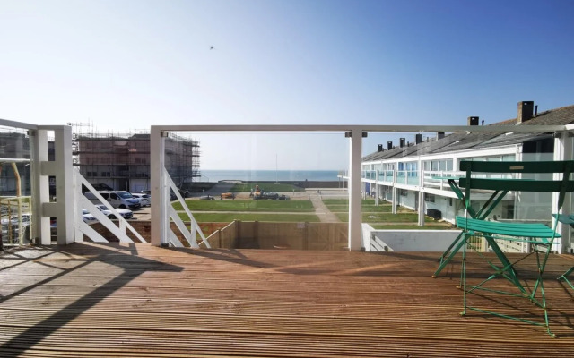 87 Marineside Beach Side Property With Stunning sea Views