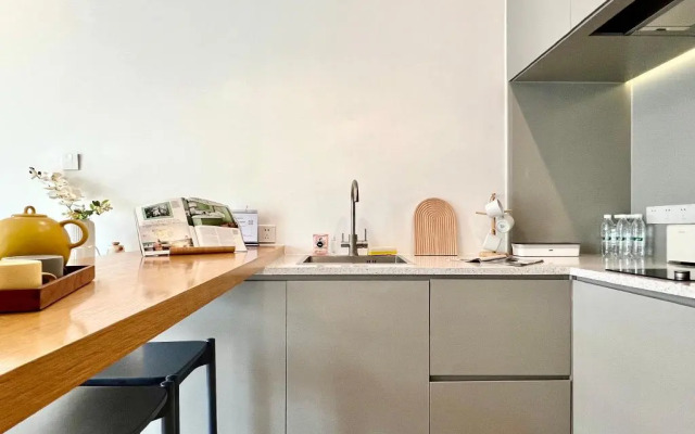 base SUHE Serviced Apartment