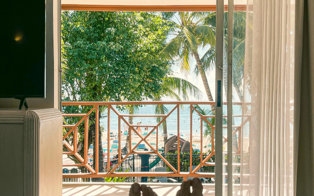 Cocoplum Beach Hotel