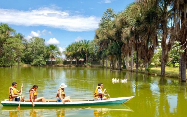 Wakaya Ecolodge