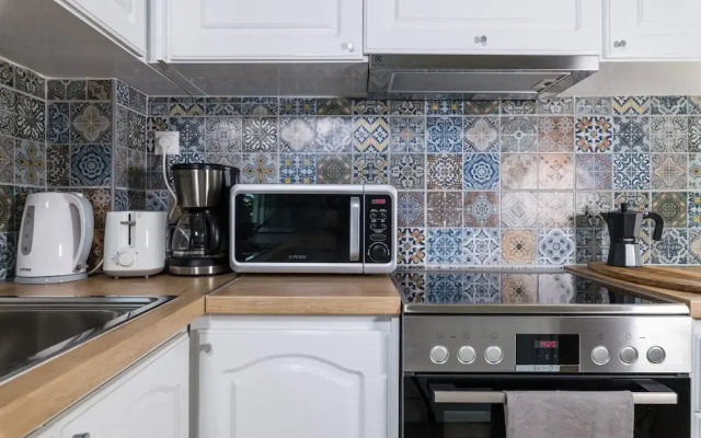 Alexander Apartments Airport