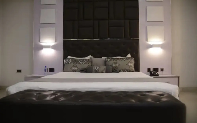 Caesar'S Luxury Hotel