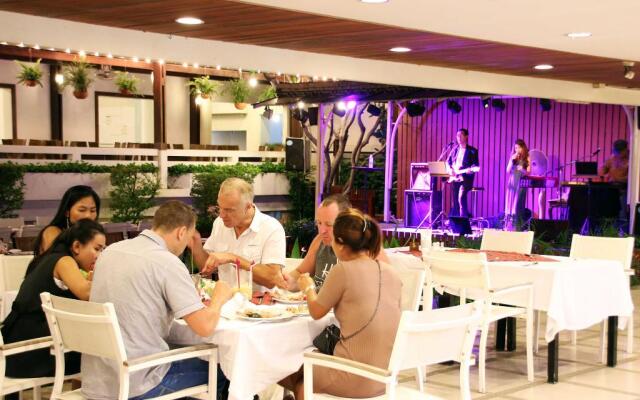 The Cha-am Methavalai Hotel