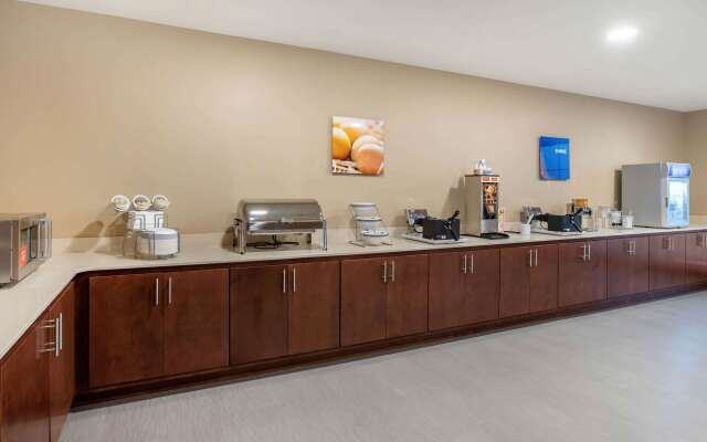 Comfort Inn and Suites Ames near ISU Campus