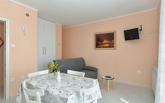 Apartment 757
