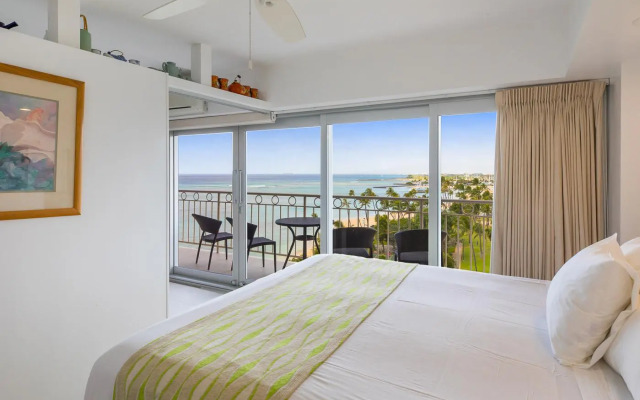 Waikiki Shore by OUTRIGGER
