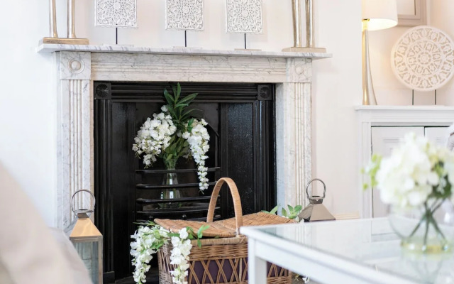 Gloucester Place Townhouse with Hot Tub