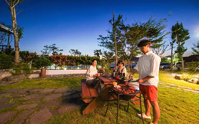 Yeosu White Village Pension