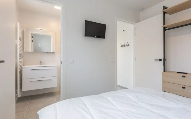 Newly Built Rooftop Flat With Sun-facing Terrace