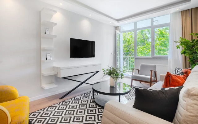 House w Garden 10 min to City s in Beyoglu