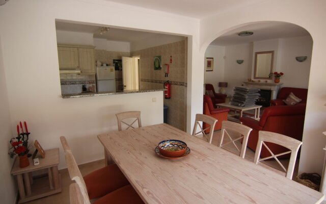 Rent Villa and Apartment in Oasis Parque Country Club, Nr. Portimao, Algarve