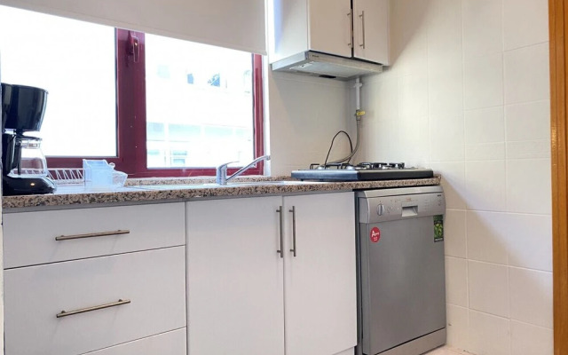 Central Flat With Balcony and Terrace in Sisli