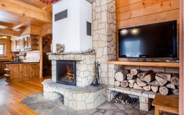 Beautiful Large Villa in Tylmanowa