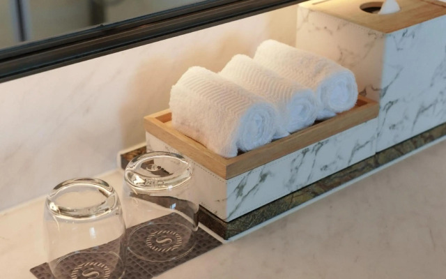 Sheraton Hong Kong Tung Chung Hotel