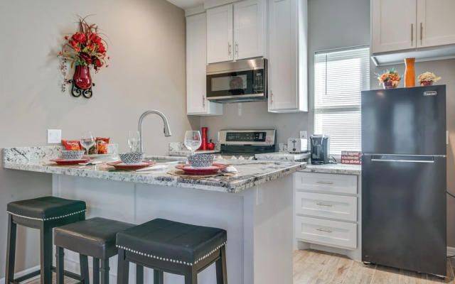 Pet-friendly Brownsville Apartment w/ Yard!