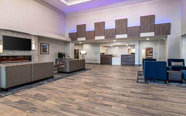 Comfort Suites Grove City - Columbus South