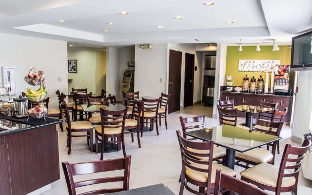 Sleep Inn Airport - Billy Graham Parkway