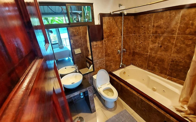 Tortuguero Adventures Guesthouse