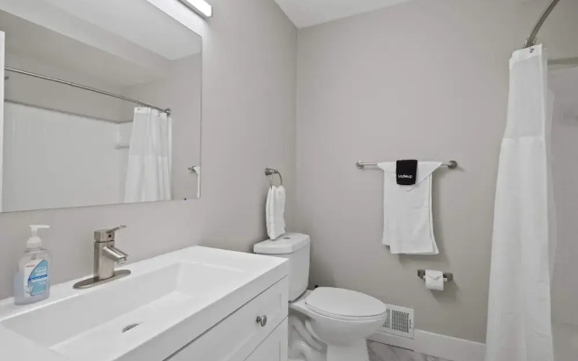 Inviting 2BR 2BA Unit in Rochester Hills