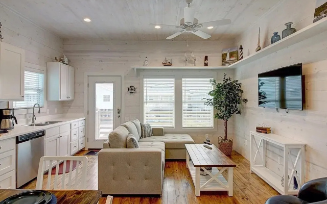 Sea Clusion 2 Bedroom Bungalow by Redawning
