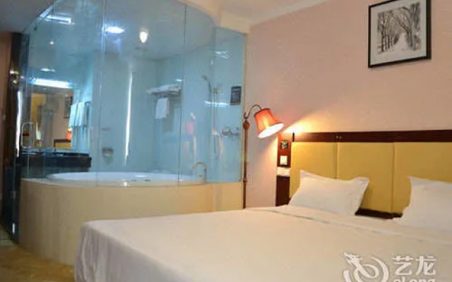 Super 8 Peony Square