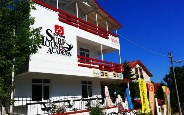 Danube Surf House and Academy