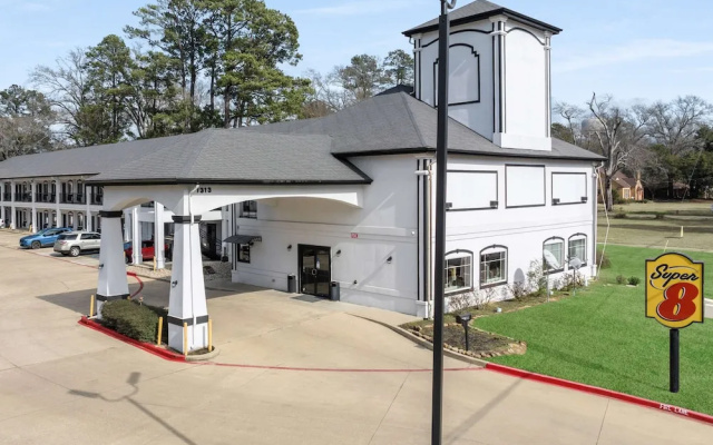 Super 8 Mansfield LA