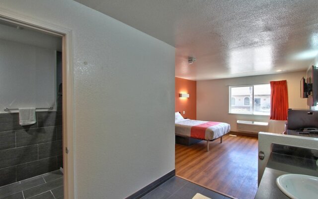 Coastal Valley Inn