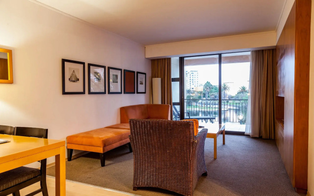 Island Club Hotel & Apartments