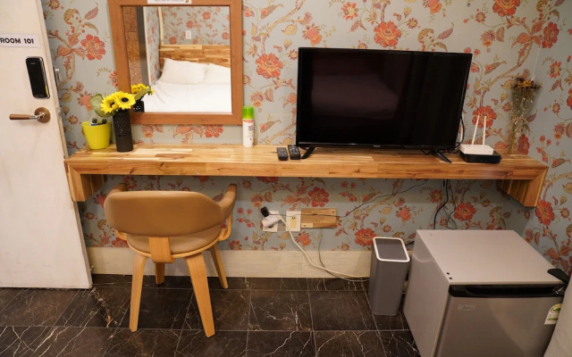 The Blossom - Hostel