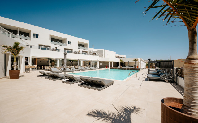 R2 Higos Beach Apartments