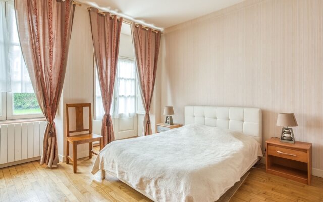 Dreamy Holiday Home in Saint-james With Private Garden