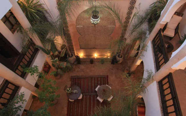 Riad Mur Akush