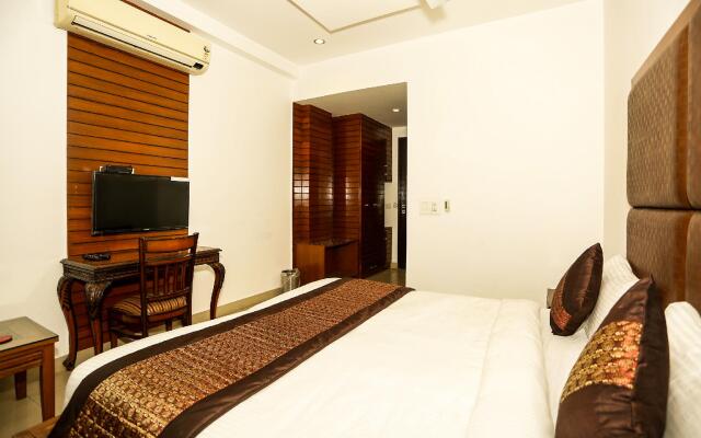 OYO 8337 DLF Phase 4