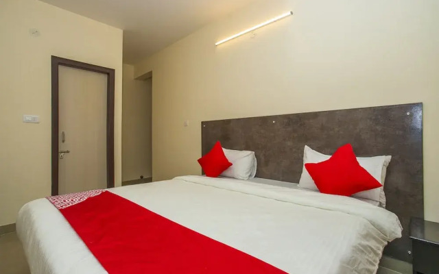 OYO 19524 Maruthi Home Stays 2