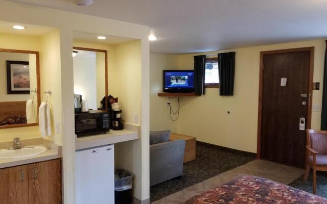 Black Hawk Motel and Suites