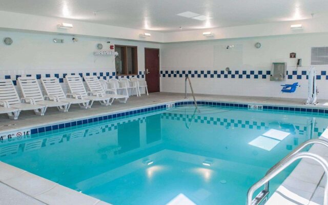 Comfort Inn & Suites Muncie Near University