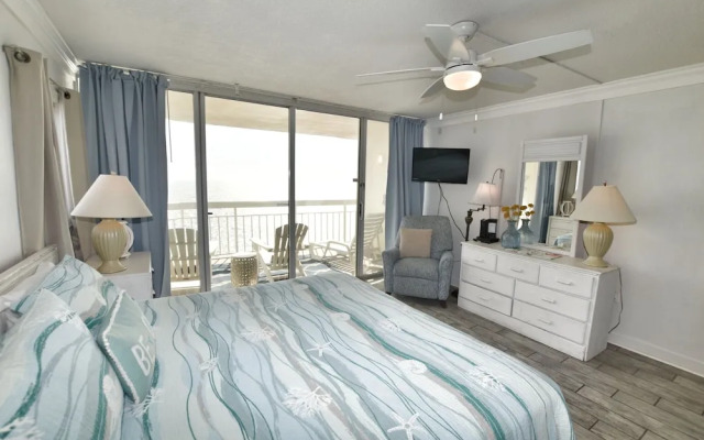 1201 Waters Edge Resort 3 Bedroom Condo by RedAwning