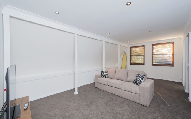 Barefoot Beach House Shoal Bay