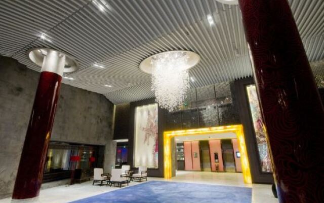 Qinhu Hotel