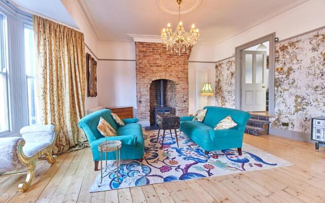 Host Stay Peacock House