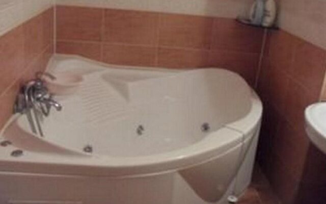 Cloud 9 Hotel