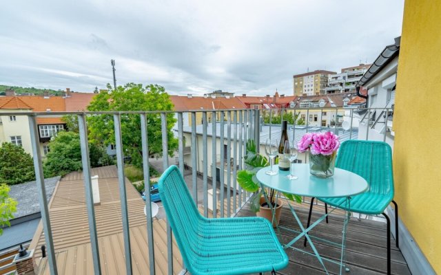Top Floor Apartment With Terrace King Bed Air Conditioning in Krems City