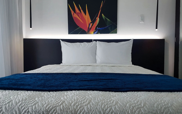 R Hotel Kingston