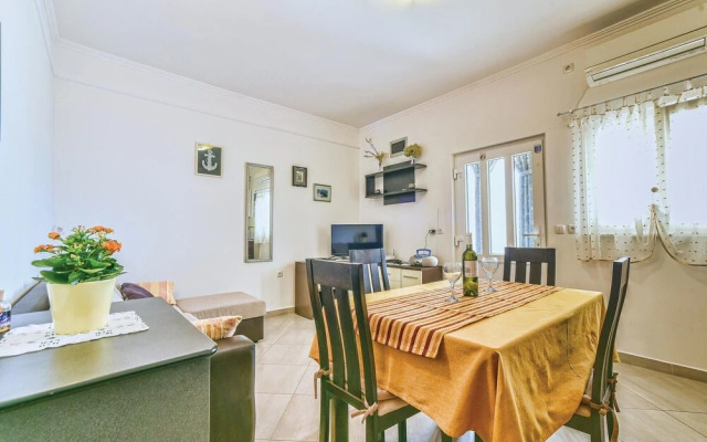 Amazing Home in Kustici With Wifi and 1 Bedrooms