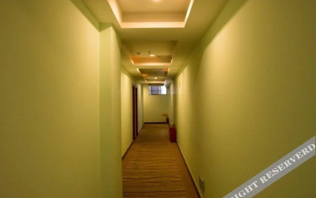 Shengjia Theme Hotel (Guangzhou Dashi Metro Station)