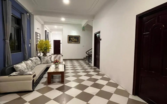 Queenie House